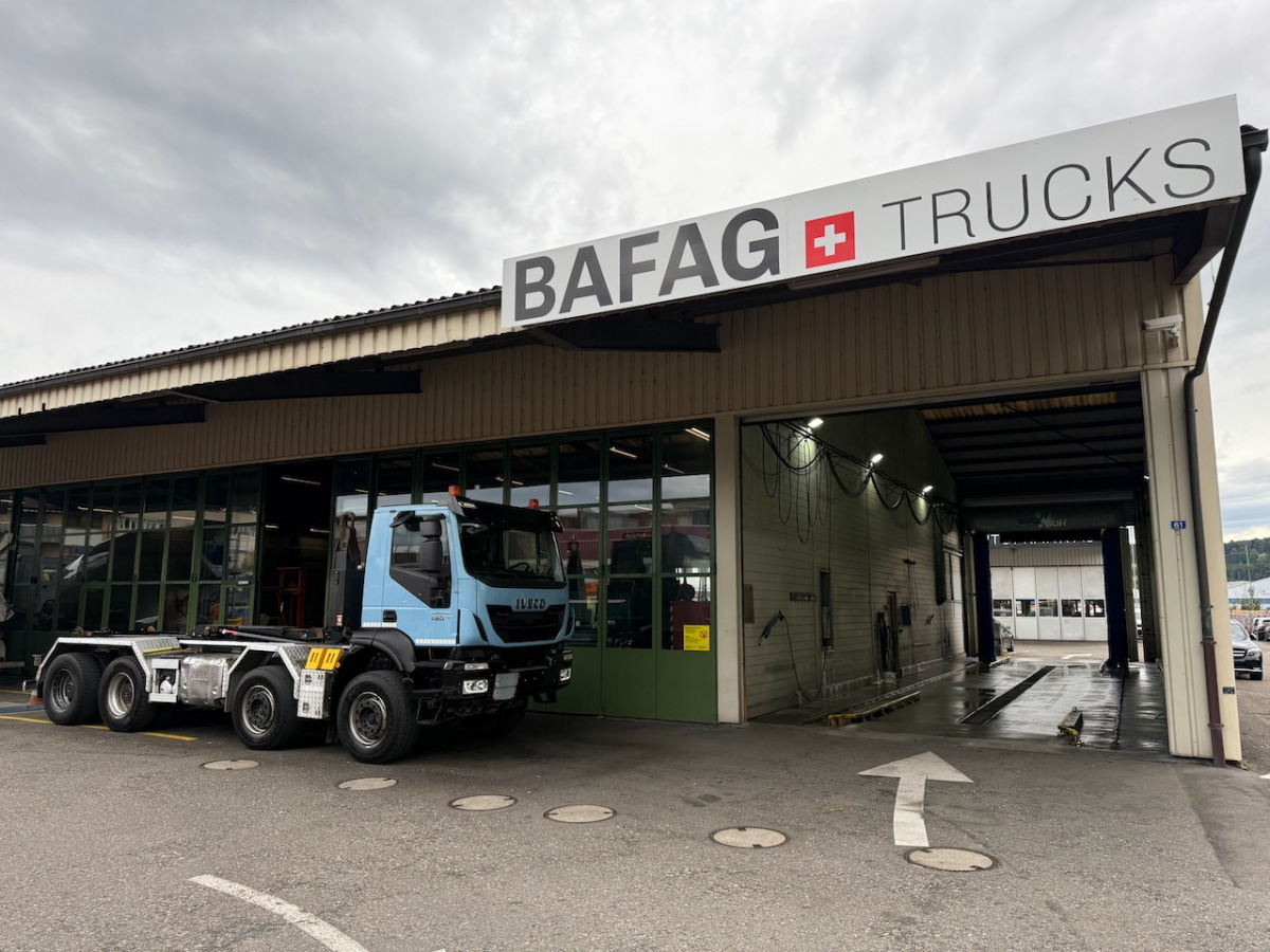 IVECO 340T45 Trakker 8x4 - Camion ampliroll: photos 2 IVECO 340T45 Trakker 8x4 - Camion ampliroll: photos 2