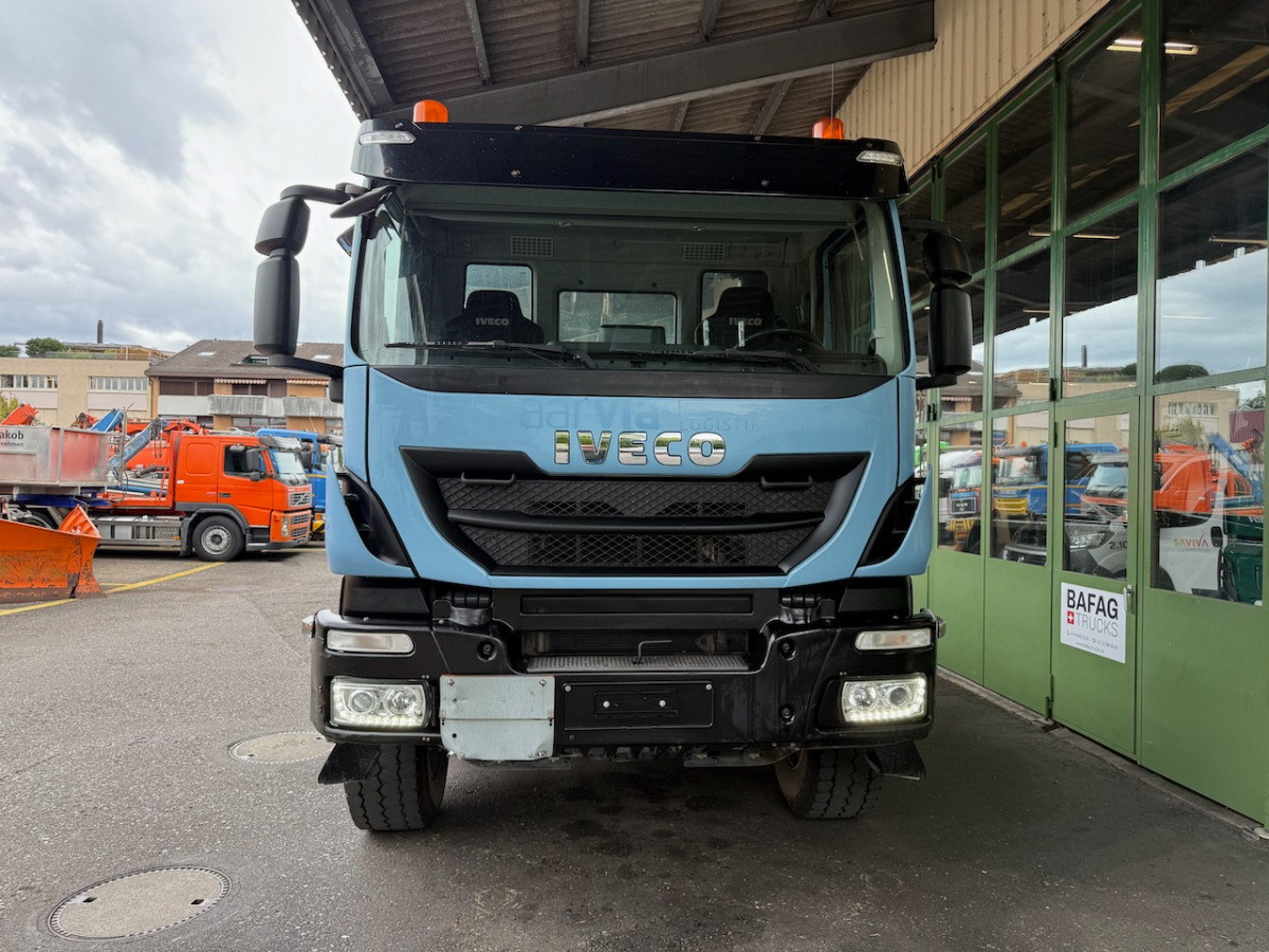 IVECO 340T45 Trakker 8x4 - Camion ampliroll: photos 3 IVECO 340T45 Trakker 8x4 - Camion ampliroll: photos 3