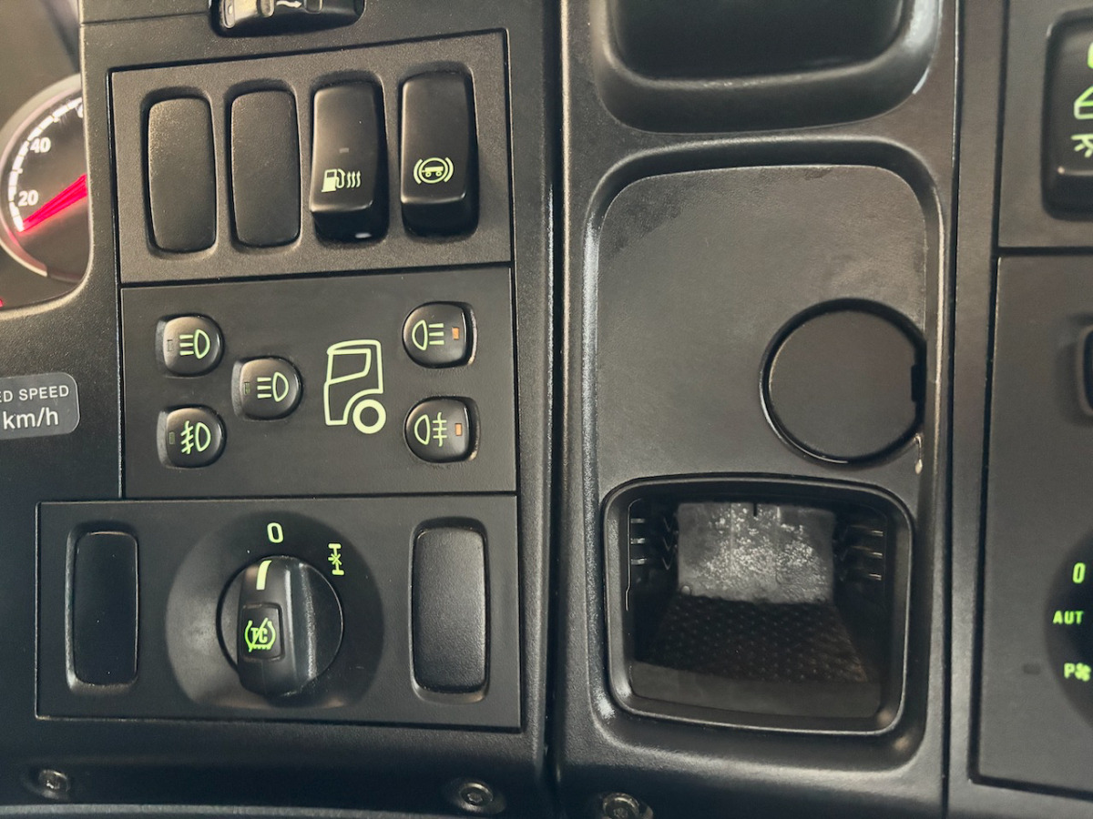 Camion à rideaux coulissants SCANIA G440: photos 10