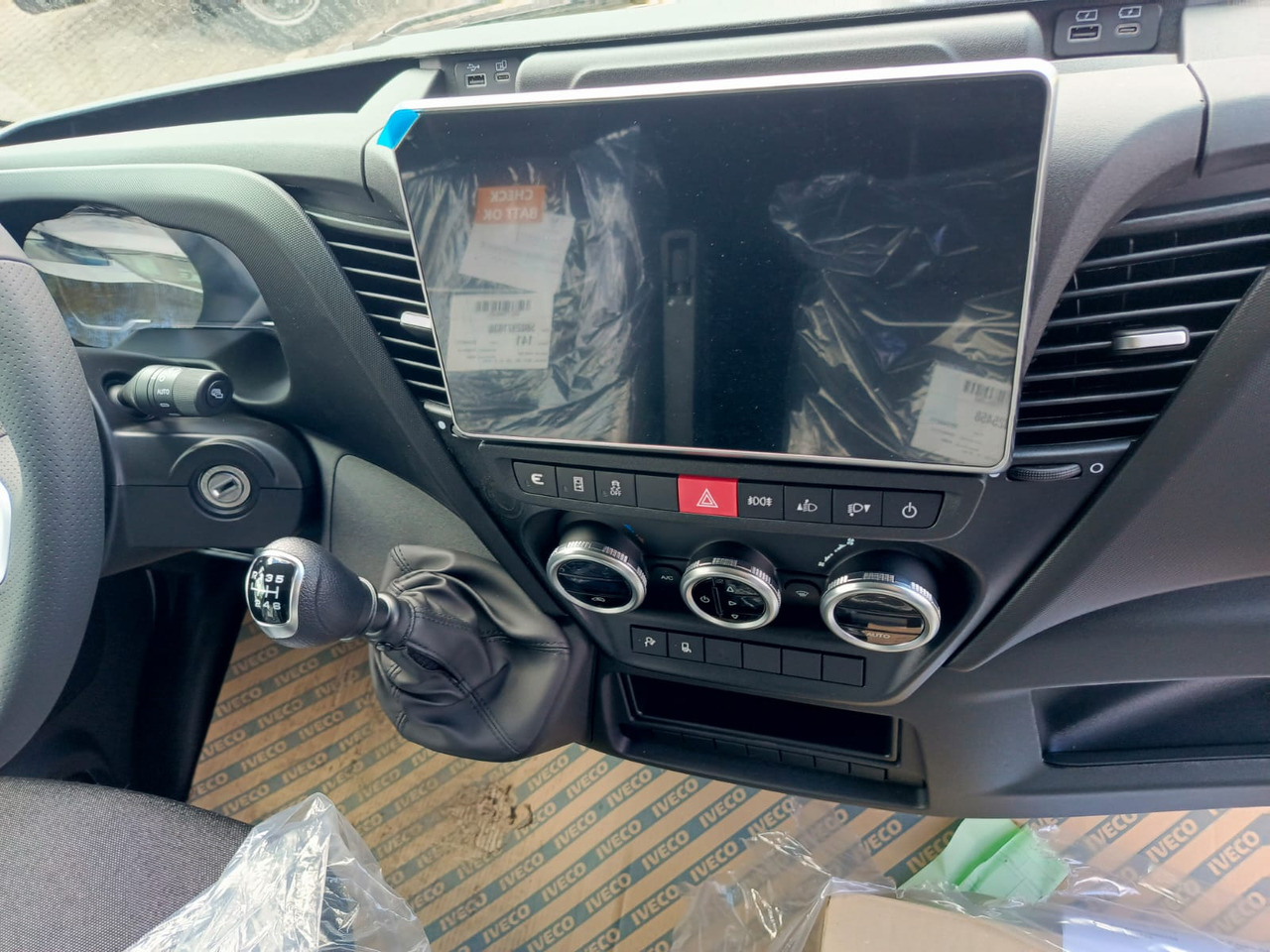 IVECO Daily 35 180 7-Sitzer - Transport de personnes, Utilitaire double cabine: photos 5 IVECO Daily 35 180 7-Sitzer - Transport de personnes, Utilitaire double cabine: photos 5