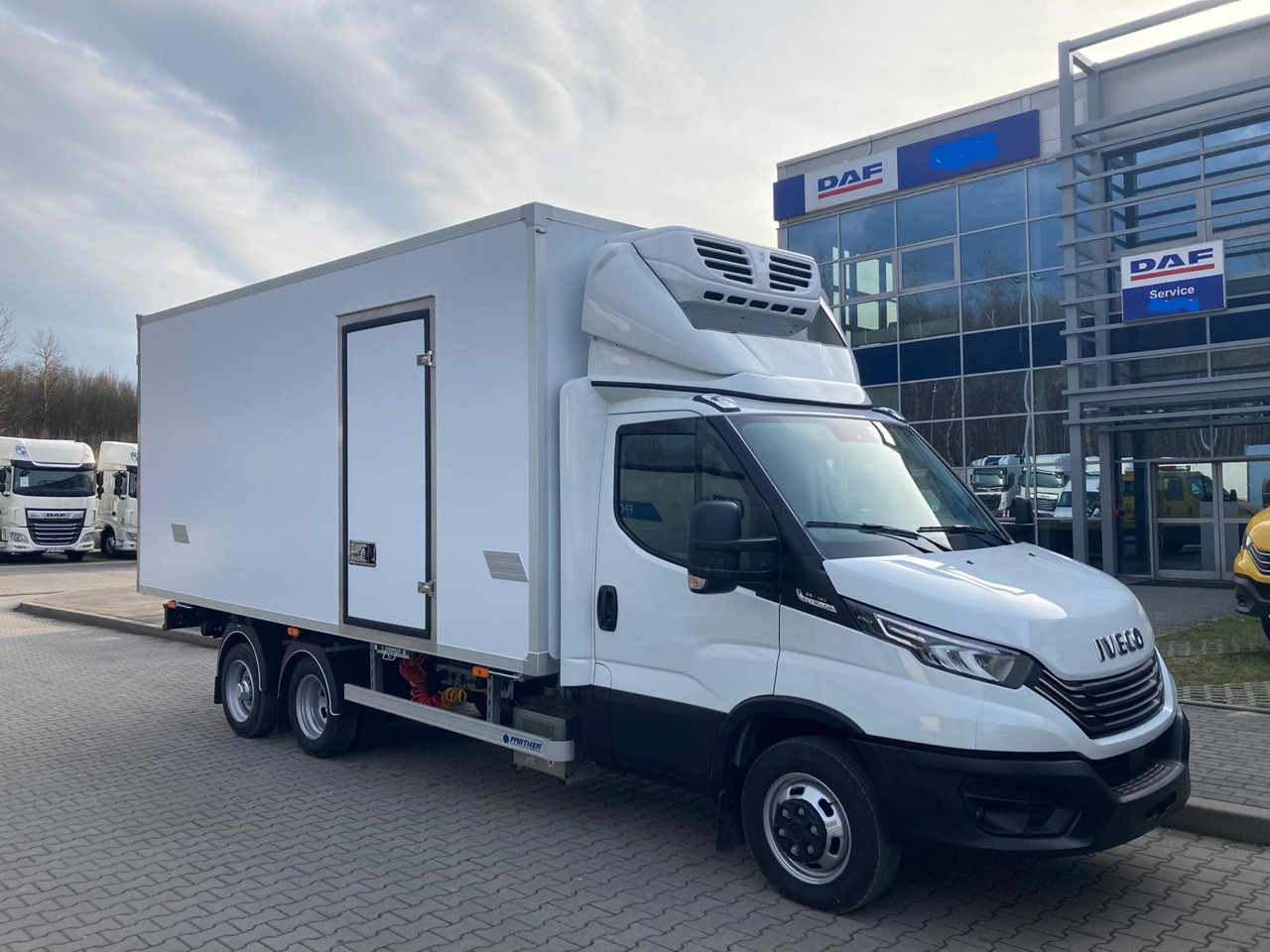 IVECO Daily BE-Truck 35S18H A8 180 PS Kühlkoffer 7.000kg Gesamtgewicht - Camion frigorifique: photos 1 IVECO Daily BE-Truck 35S18H A8 180 PS Kühlkoffer 7.000kg Gesamtgewicht - Camion frigorifique: photos 1