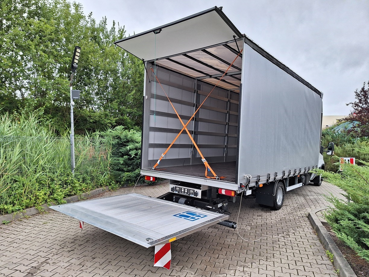 Iveco Daily 70C18A8 Backsleeper BÄR - Utilitaire rideaux coulissants (PLSC): photos 5 Iveco Daily 70C18A8 Backsleeper BÄR - Utilitaire rideaux coulissants (PLSC): photos 5