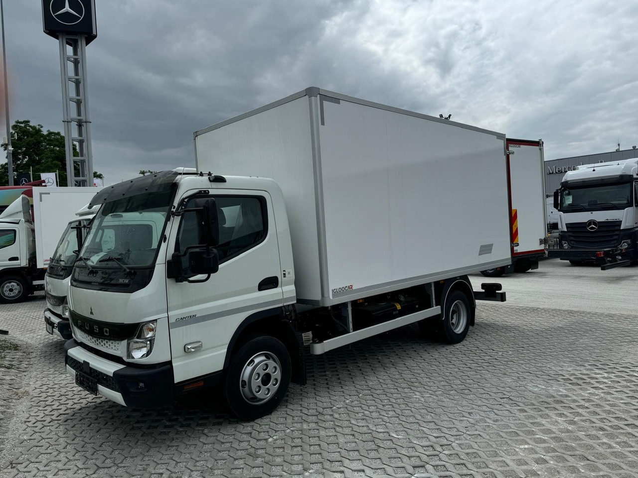 Mitsubishi Canter FUSO 70C18 Isotherm Koffer - Camion isothermique: photos 2 Mitsubishi Canter FUSO 70C18 Isotherm Koffer - Camion isothermique: photos 2