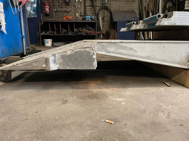 Kässbohrer Oprijplaaten - Semi-remorque surbaissé: photos 5 Kässbohrer Oprijplaaten - Semi-remorque surbaissé: photos 5