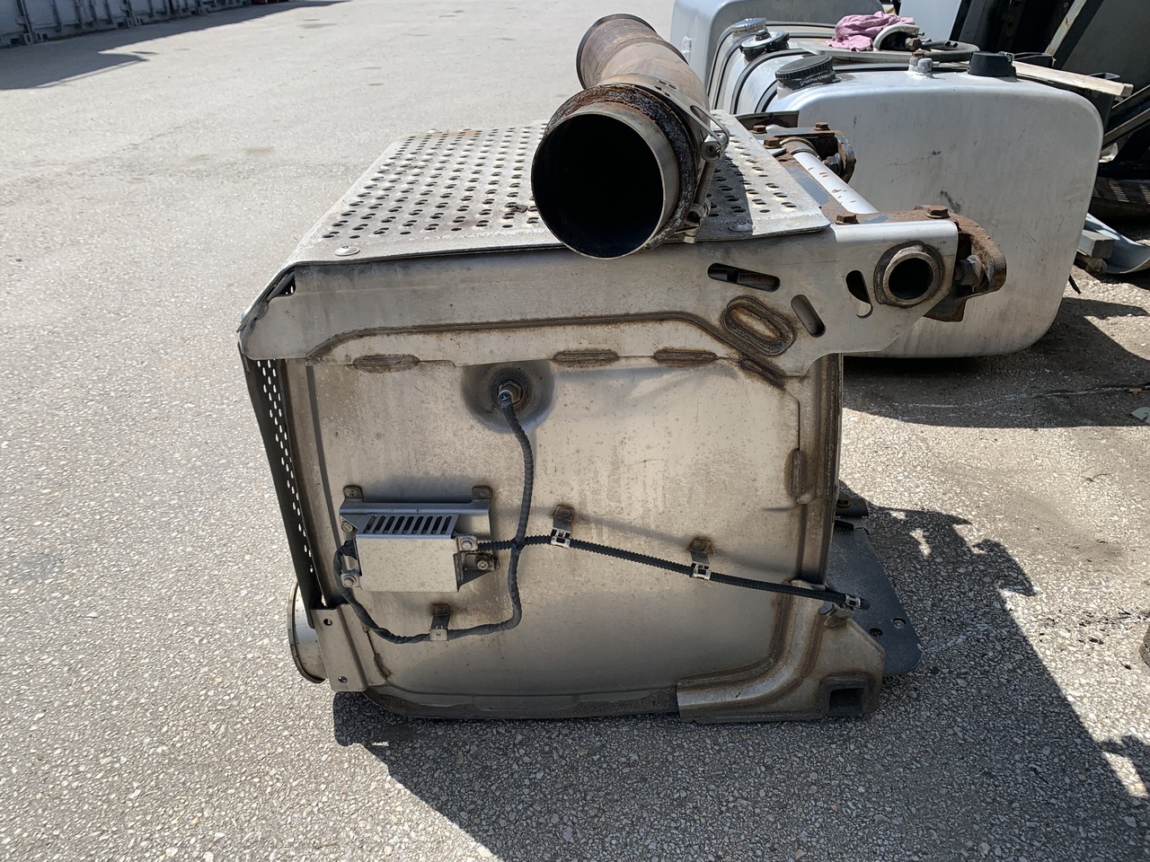 CATALYTIC CONVERTER 230L EURO 5 ACTROS MP3 - Catalyseur pour Camion: photos 2 CATALYTIC CONVERTER 230L EURO 5 ACTROS MP3 - Catalyseur pour Camion: photos 2