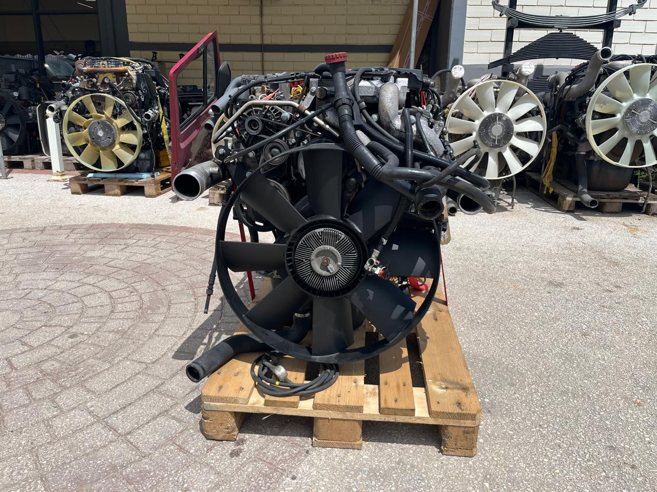 ENGINE MAN TGL D0834LFL64 180PS-LFL65 220PS EURO 5 - Moteur et pièces pour Camion: photos 3 ENGINE MAN TGL D0834LFL64 180PS-LFL65 220PS EURO 5 - Moteur et pièces pour Camion: photos 3