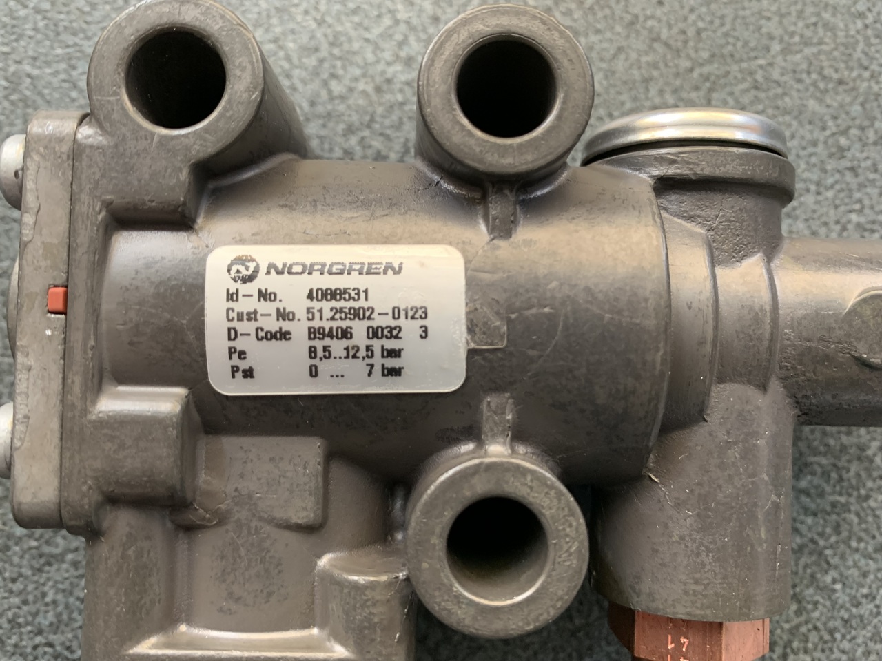 EXHAUST GAS RECIRCULATION CONTROL VALVE MAN TGA - Valve de frein pour Camion: photos 2 EXHAUST GAS RECIRCULATION CONTROL VALVE MAN TGA - Valve de frein pour Camion: photos 2