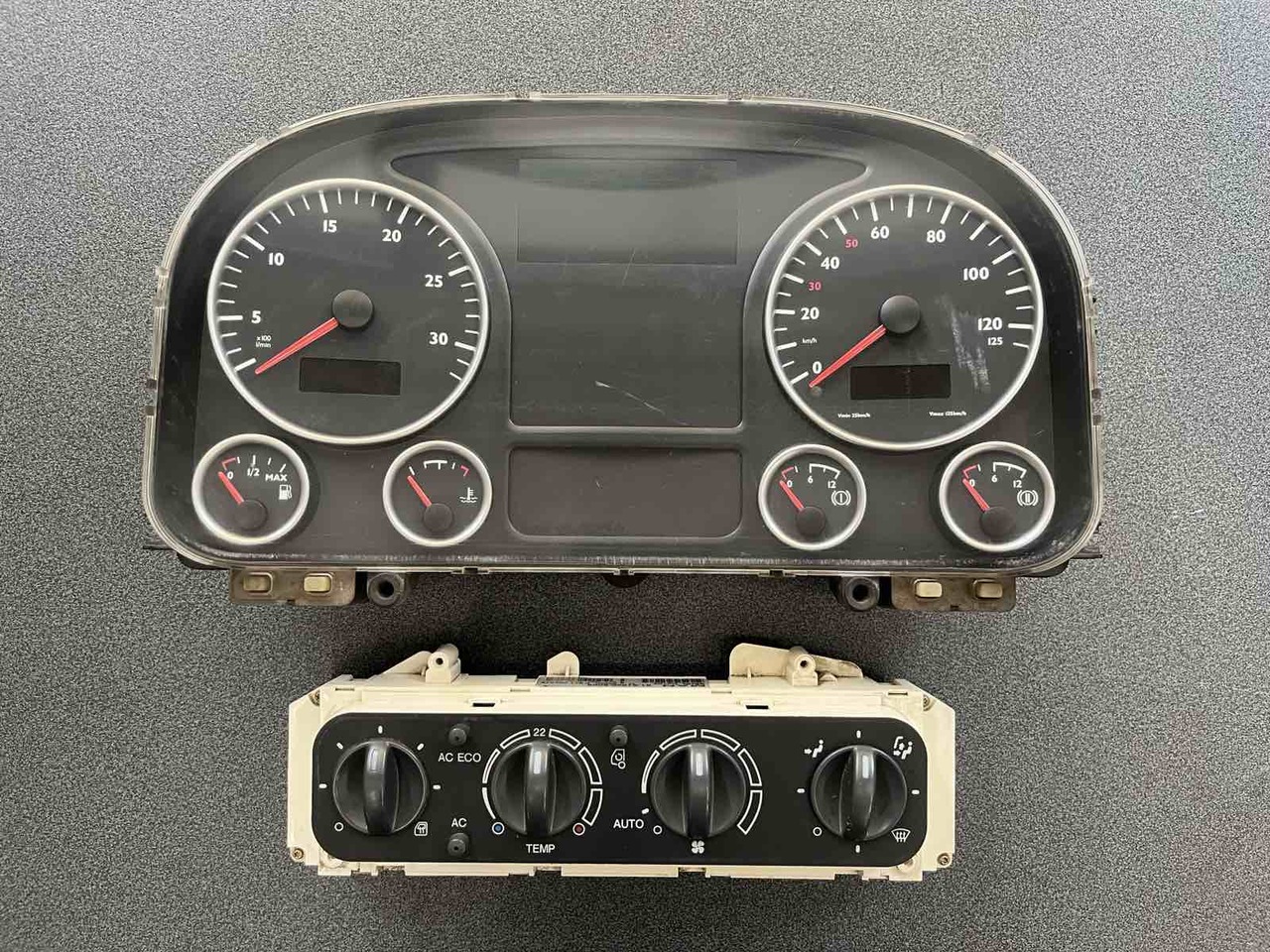 INSTRUMENTS MAN TGA - Système électrique pour Camion: photos 1 INSTRUMENTS MAN TGA - Système électrique pour Camion: photos 1