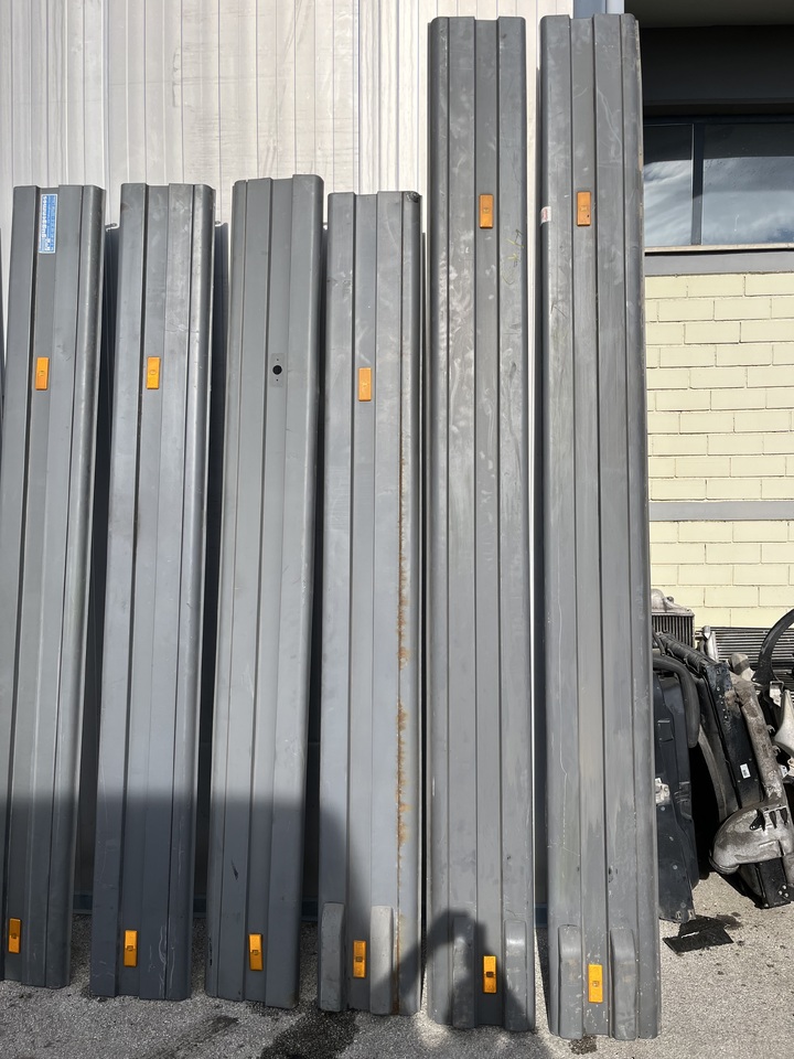 LATERAL UNDERRUN PROTECTION,PROTECTIVE RAIL,SIDE PANELLING, LEFT AND RIGHT MERCEDES-BENZ ATEGO - Aérodynamique/ Spoilers pour Camion: photos 3 LATERAL UNDERRUN PROTECTION,PROTECTIVE RAIL,SIDE PANELLING, LEFT AND RIGHT MERCEDES-BENZ ATEGO - Aérodynamique/ Spoilers pour Camion: photos 3