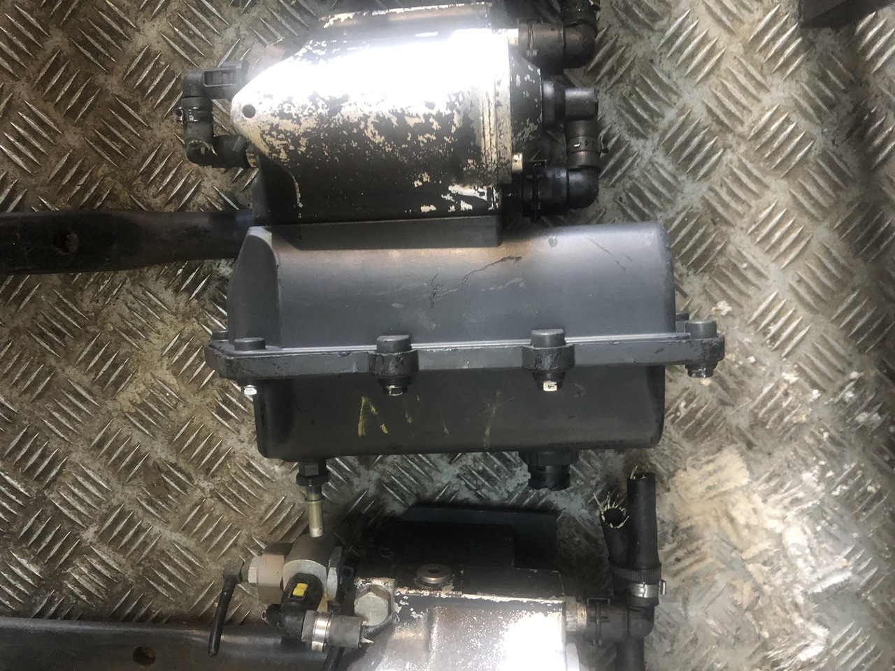 MERCEDES-BENZ ACTROS-ATEGO ADBLUE PUMP MODULE - Pompe à carburant pour Camion: photos 2 MERCEDES-BENZ ACTROS-ATEGO ADBLUE PUMP MODULE - Pompe à carburant pour Camion: photos 2