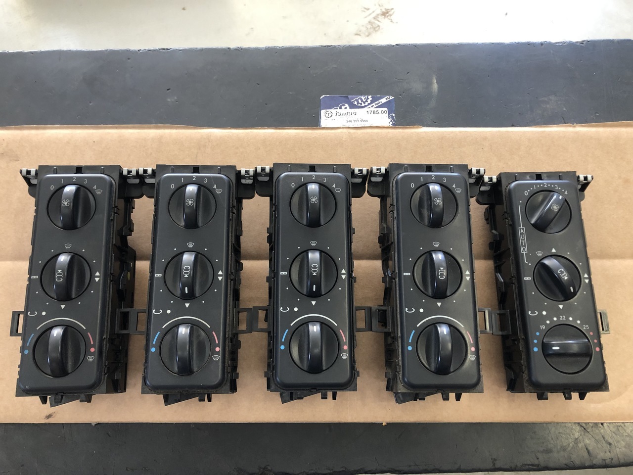 OPERATING UNIT AIR CONDITIONER - Chauffage/ Ventilation pour Camion: photos 1 OPERATING UNIT AIR CONDITIONER - Chauffage/ Ventilation pour Camion: photos 1