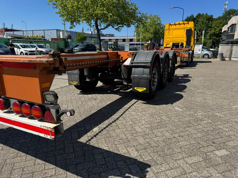 Broshuis MFCC container chassis Multi functioneel 2x 20 1x 30 1x 40 1x 45 saf assen uitschuifbaar tot 14,40 - Semi-remorque châssis: photos 3 Broshuis MFCC container chassis Multi functioneel 2x 20 1x 30 1x 40 1x 45 saf assen uitschuifbaar tot 14,40 - Semi-remorque châssis: photos 3