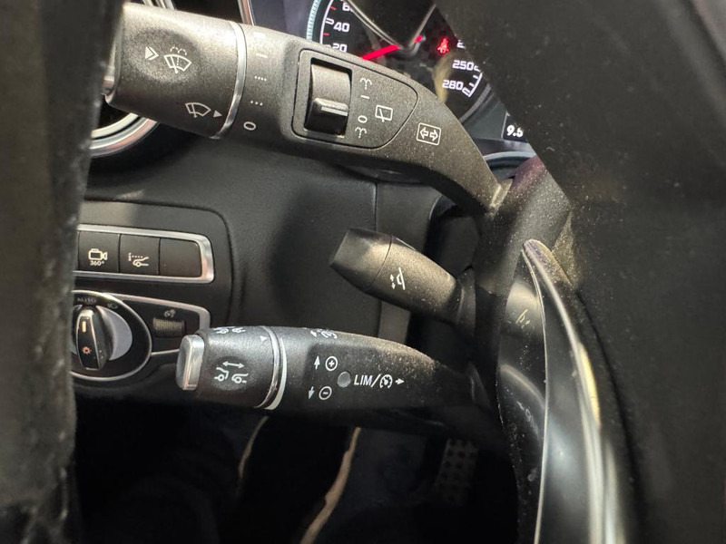Voiture Mercedes-Benz GLC AMG 43 4 Matic Full specs Luchtvering 360 Graden camera Head up display leer: photos 19