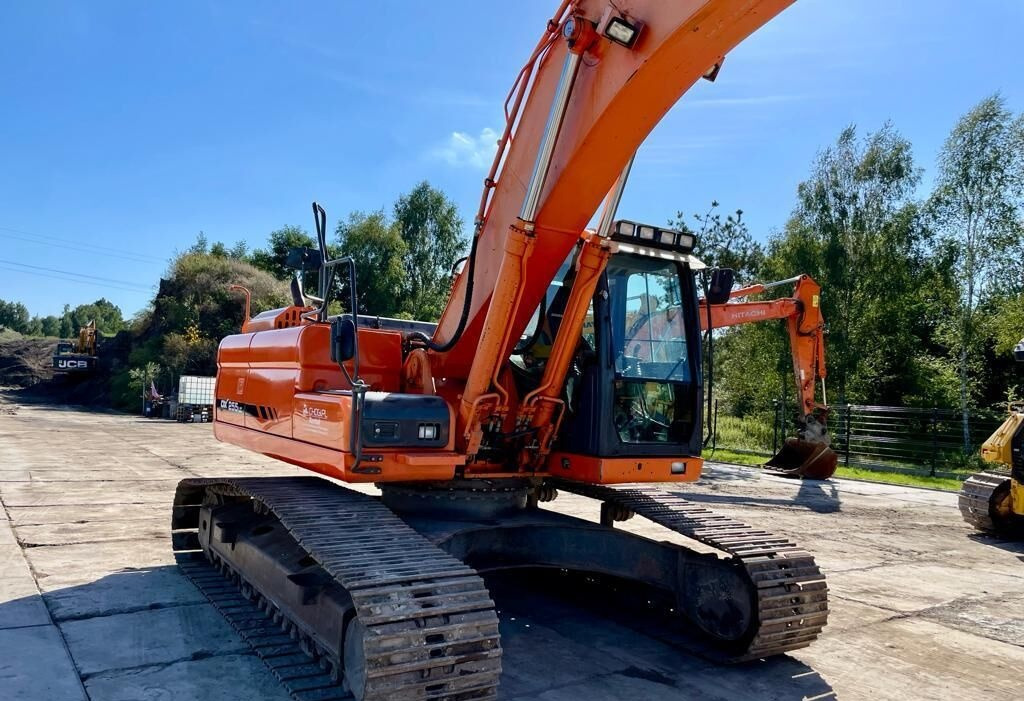 Doosan DX255LC-3 - Pelle sur chenille: photos 3 Doosan DX255LC-3 - Pelle sur chenille: photos 3