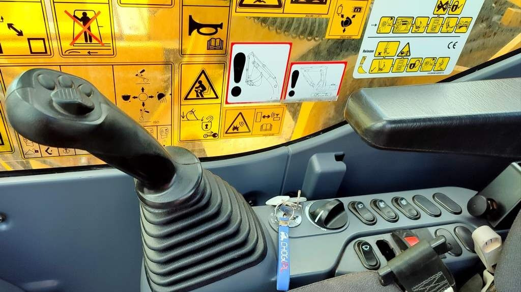 Pelle sur chenille Komatsu PC210LC-11: photos 12