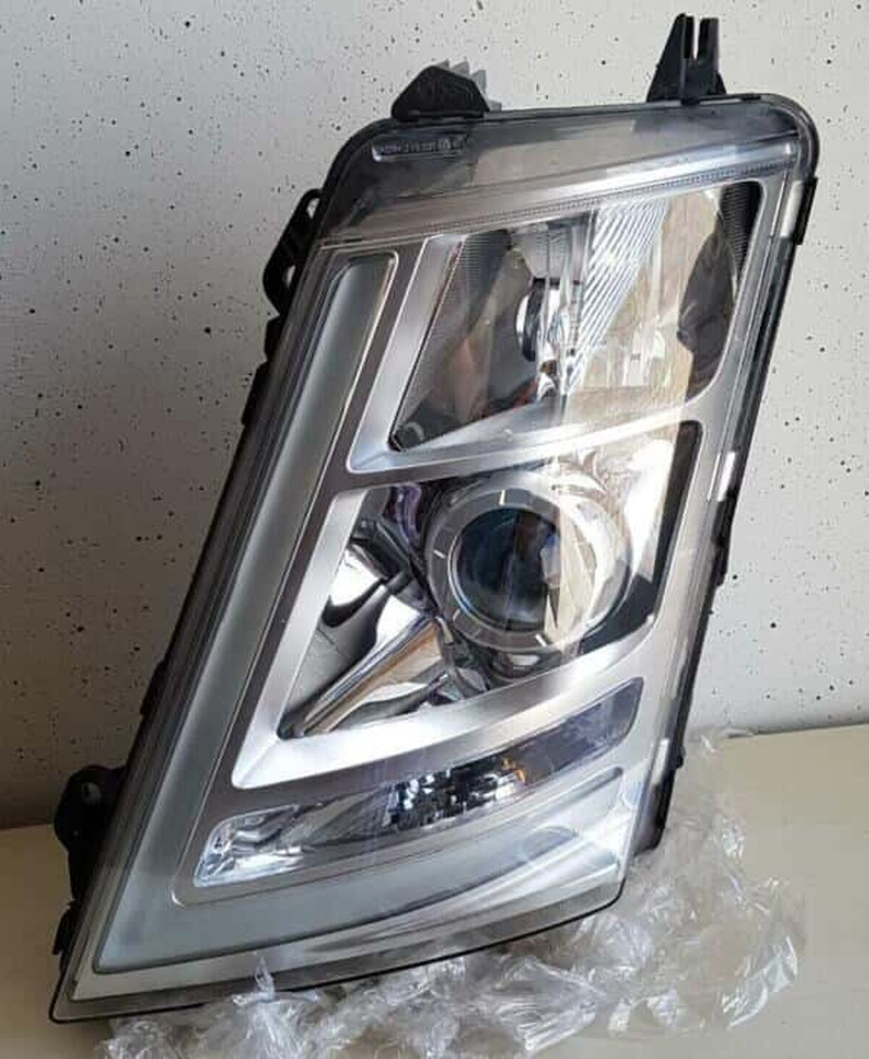 VOLVO FH4 XENON KOPLAMP LH 22239247U - Feu avant pour Camion: photos 2 VOLVO FH4 XENON KOPLAMP LH 22239247U - Feu avant pour Camion: photos 2
