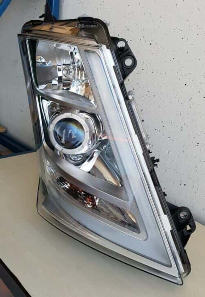 VOLVO FH4 XENON KOPLAMP RH 22239244U - Feu avant pour Camion: photos 1 VOLVO FH4 XENON KOPLAMP RH 22239244U - Feu avant pour Camion: photos 1