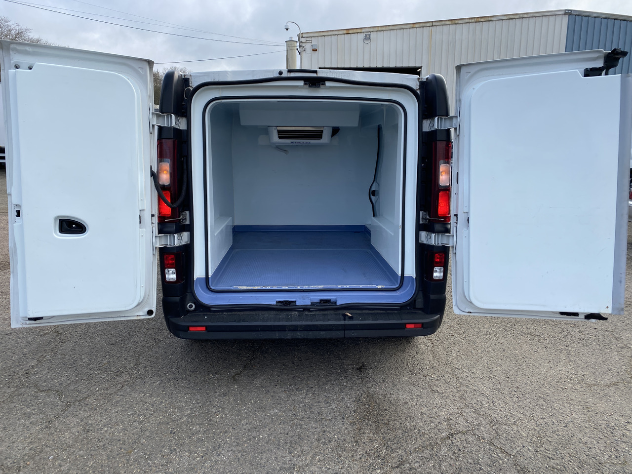RENAULT TRAFIC FRIGORIFIQUE PORTE LATERALE - Utilitaire frigorifique: photos 5 RENAULT TRAFIC FRIGORIFIQUE PORTE LATERALE - Utilitaire frigorifique: photos 5
