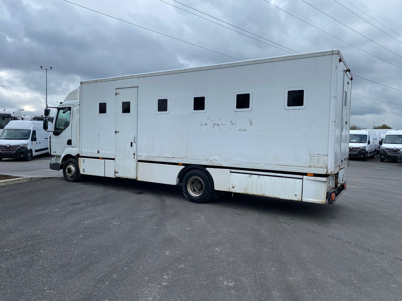 2011 Renault Midlum 180.18 Prison Truck - Camion: photos 3 2011 Renault Midlum 180.18 Prison Truck - Camion: photos 3