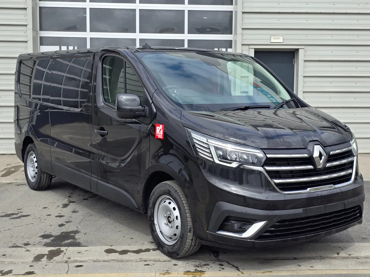 New Renault Trafic Red Edition -150BHP - Fourgonnette: photos 1 New Renault Trafic Red Edition -150BHP - Fourgonnette: photos 1