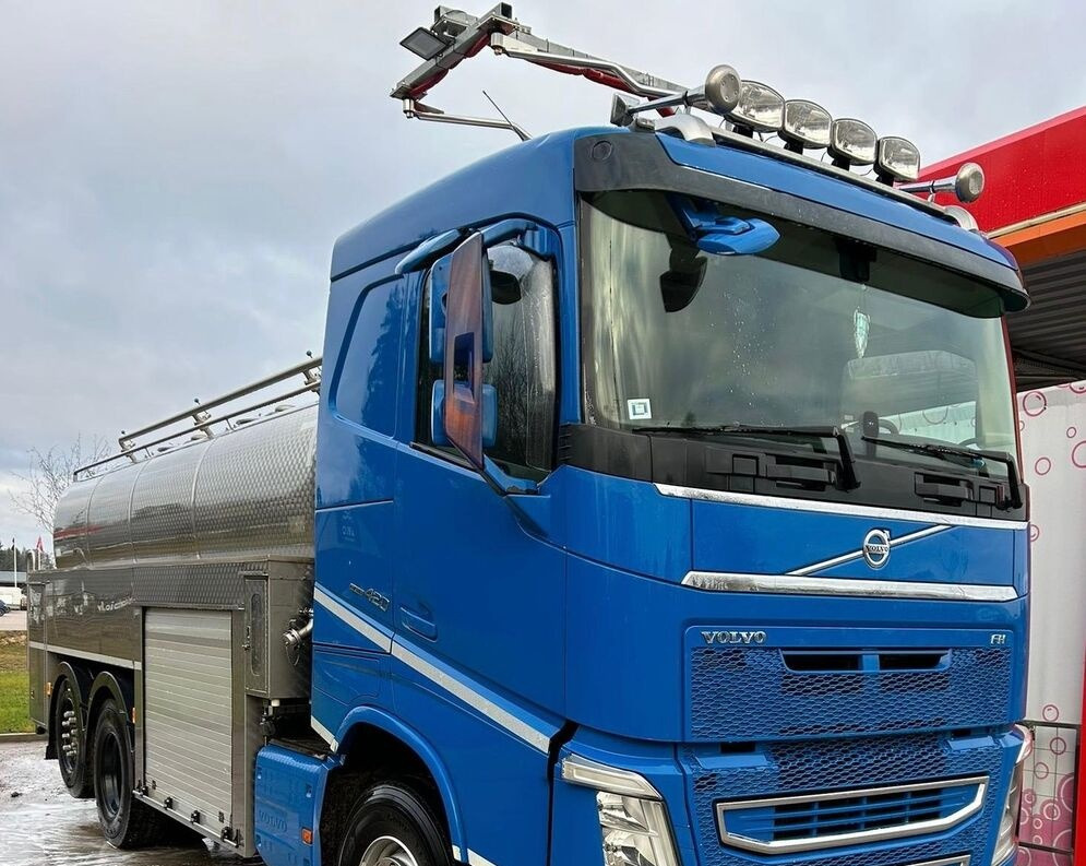 Volvo FH 420 - Camion citerne: photos 1 Volvo FH 420 - Camion citerne: photos 1