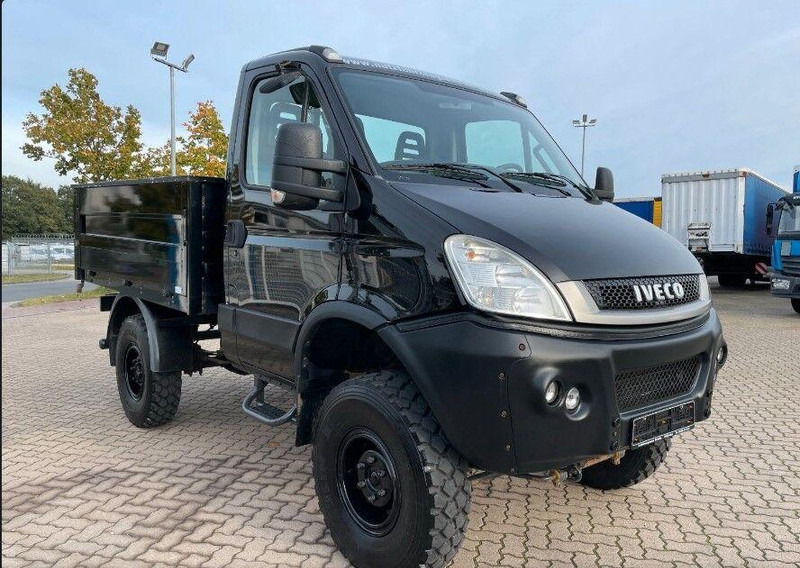 Iveco 35S17 W 4x4 Flatbed - Utilitaire plateau: photos 2 Iveco 35S17 W 4x4 Flatbed - Utilitaire plateau: photos 2