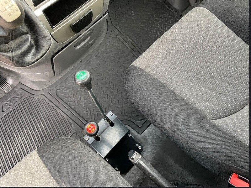 Crédit-bail de Iveco 35S17 W 4x4 Flatbed Iveco 35S17 W 4x4 Flatbed: photos 12