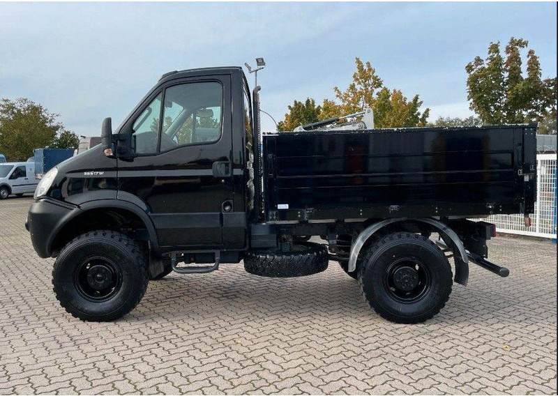 Iveco 35S17 W 4x4 Flatbed - Utilitaire plateau: photos 3 Iveco 35S17 W 4x4 Flatbed - Utilitaire plateau: photos 3