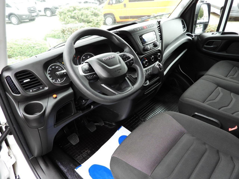 Iveco DAILY 35S18 - Utilitaire rideaux coulissants (PLSC): photos 2 Iveco DAILY 35S18 - Utilitaire rideaux coulissants (PLSC): photos 2