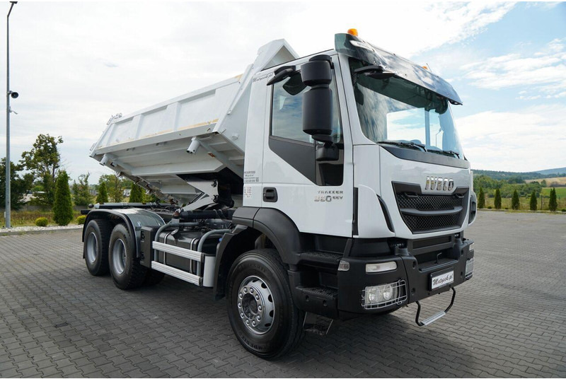 Camion benne Iveco TRAKKER 360: photos 14