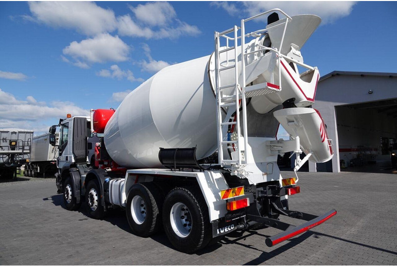 Iveco TRAKKER 410 / 8X4 / BETONOMIESZARKA 9 M3 / PUTZMEISTER / ALUFELG - Camion malaxeur: photos 4 Iveco TRAKKER 410 / 8X4 / BETONOMIESZARKA 9 M3 / PUTZMEISTER / ALUFELG - Camion malaxeur: photos 4