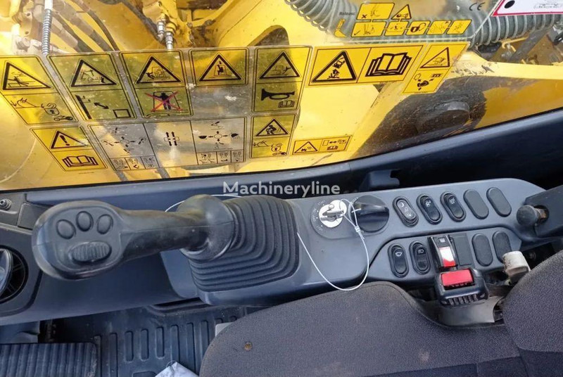 Pelle sur chenille Komatsu PC 210LC-11 Crawler excavator: photos 12 Pelle sur chenille Komatsu PC 210LC-11 Crawler excavator: photos 12