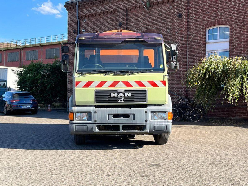 MAN 15.163 Utcaseprő - Balayeuse de voirie: photos 3 MAN 15.163 Utcaseprő - Balayeuse de voirie: photos 3