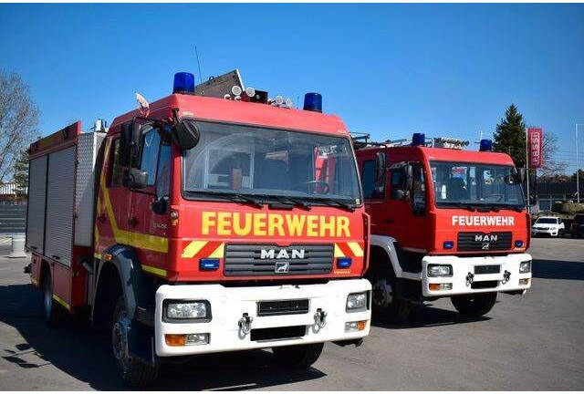 MAN 4x4 Firetruck Feuerwehr DOKA Expedition Camper - Camion de pompier: photos 5 MAN 4x4 Firetruck Feuerwehr DOKA Expedition Camper - Camion de pompier: photos 5