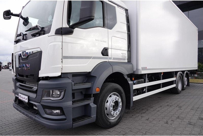 MAN TGS 26.360 / 6x2 / CHŁODNIA -8,2 M / AGREGAT CARRIER SUPRA 850 / - Camion frigorifique: photos 3 MAN TGS 26.360 / 6x2 / CHŁODNIA -8,2 M / AGREGAT CARRIER SUPRA 850 / - Camion frigorifique: photos 3