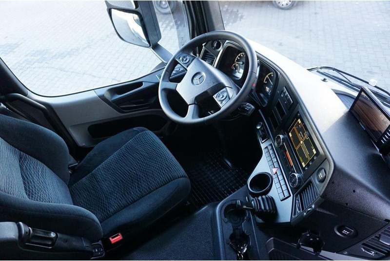 Camion frigorifique Mercedes-Benz ANTOS / 1830 / E 6 / CHŁODNIA + WINDA / 18 PALET / 78 000 KM: photos 13 Camion frigorifique Mercedes-Benz ANTOS / 1830 / E 6 / CHŁODNIA + WINDA / 18 PALET / 78 000 KM: photos 13