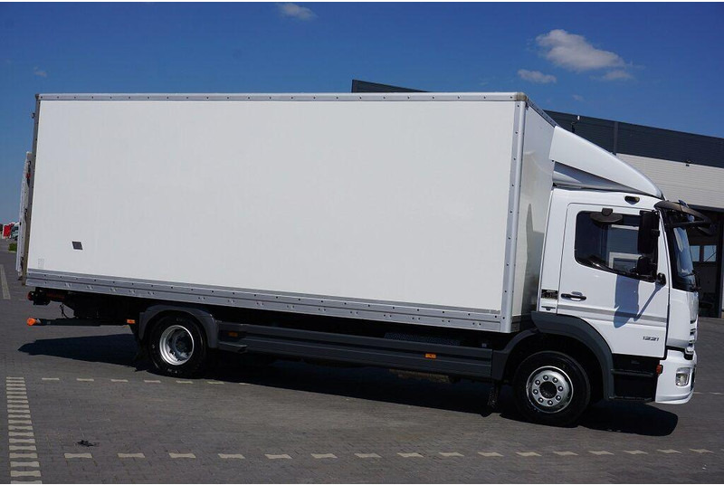 Mercedes-Benz ATEGO / 1221 / ACC / EURO 6 / KONTENER + WINDA / 17 PALET - Camion fourgon: photos 4 Mercedes-Benz ATEGO / 1221 / ACC / EURO 6 / KONTENER + WINDA / 17 PALET - Camion fourgon: photos 4