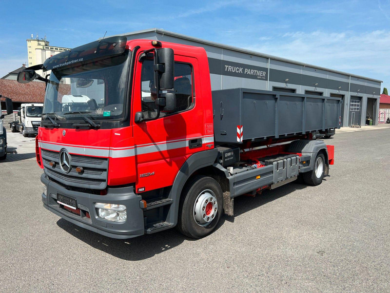 Mercedes-Benz ATEGO 1524, ABROLLKIPPER HIAB 1570MM - Camion plateau, Camion grue: photos 1 Mercedes-Benz ATEGO 1524, ABROLLKIPPER HIAB 1570MM - Camion plateau, Camion grue: photos 1