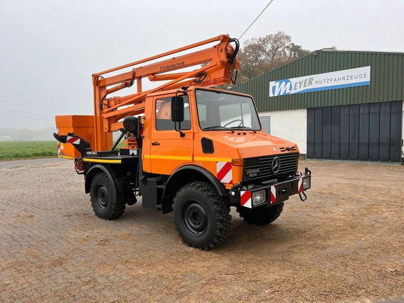 Mercedes-Benz Unimog 1200 4x4 - Lifting basket - Camion avec nacelle, Camion grue: photos 2 Mercedes-Benz Unimog 1200 4x4 - Lifting basket - Camion avec nacelle, Camion grue: photos 2
