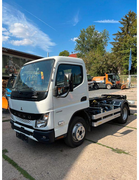 Mitsubishi Fuso Canter 6S15 - Camion ampliroll: photos 1 Mitsubishi Fuso Canter 6S15 - Camion ampliroll: photos 1