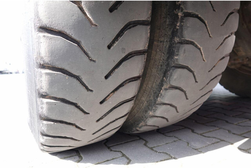 Camion hydrocureur Renault KERAX 450 / 6x4 / MTS SAUGBAGGER 3A11T /ASENIZACYJNY / ŁADOWARKA: photos 18 Camion hydrocureur Renault KERAX 450 / 6x4 / MTS SAUGBAGGER 3A11T /ASENIZACYJNY / ŁADOWARKA: photos 18