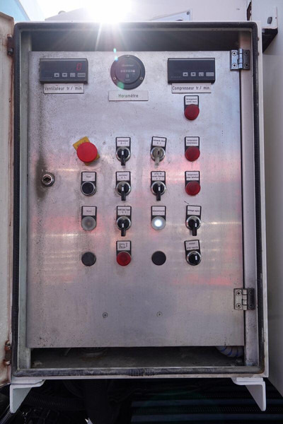 Camion hydrocureur Renault KERAX 450 / 6x4 / MTS SAUGBAGGER 3A11T /ASENIZACYJNY / ŁADOWARKA: photos 20 Camion hydrocureur Renault KERAX 450 / 6x4 / MTS SAUGBAGGER 3A11T /ASENIZACYJNY / ŁADOWARKA: photos 20