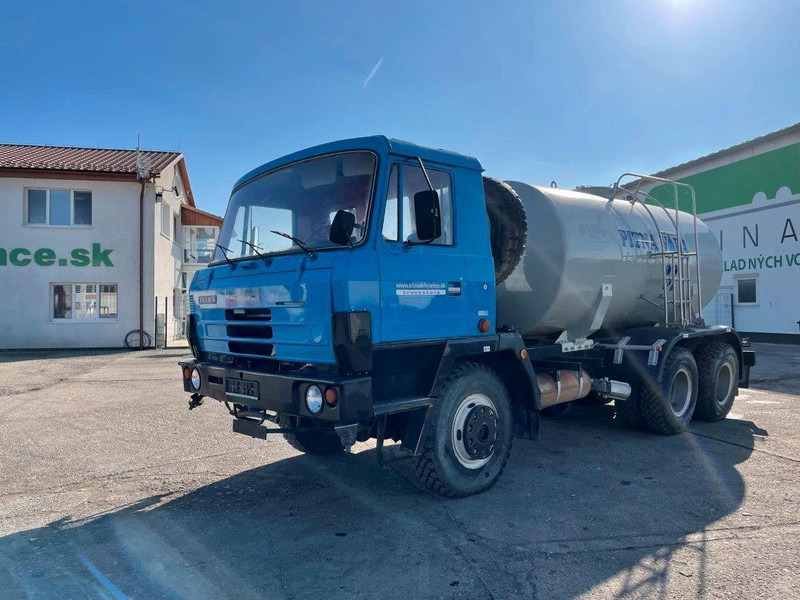 Tatra 815 6x6 Vízszállító Tartálykocsi - Camion citerne: photos 2 Tatra 815 6x6 Vízszállító Tartálykocsi - Camion citerne: photos 2