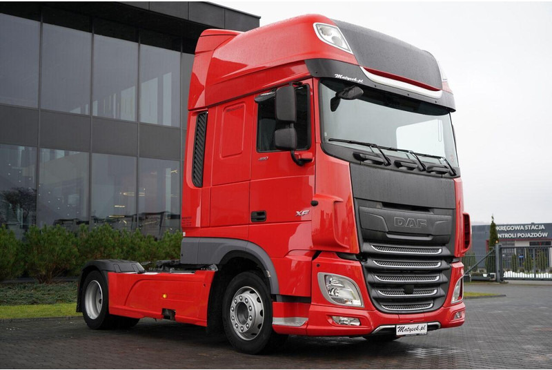 DAF XF 480 / LOW DECK / SUPER SPACE CAB / MEGA / 2021 - Tracteur routier: photos 1 DAF XF 480 / LOW DECK / SUPER SPACE CAB / MEGA / 2021 - Tracteur routier: photos 1