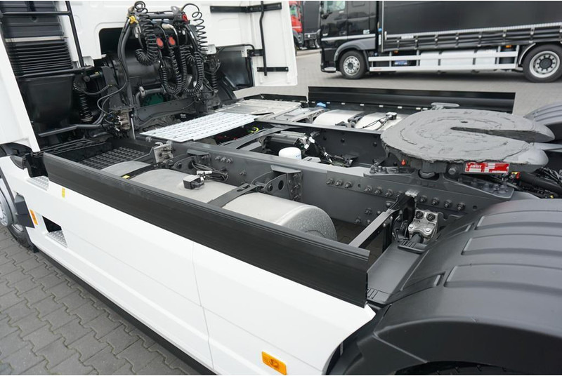 Tracteur routier Volvo FH / AREO / 460 / I – SAVE / XL / EURO 6 / ACC / I -COOL / NOWY: photos 11 Tracteur routier Volvo FH / AREO / 460 / I – SAVE / XL / EURO 6 / ACC / I -COOL / NOWY: photos 11