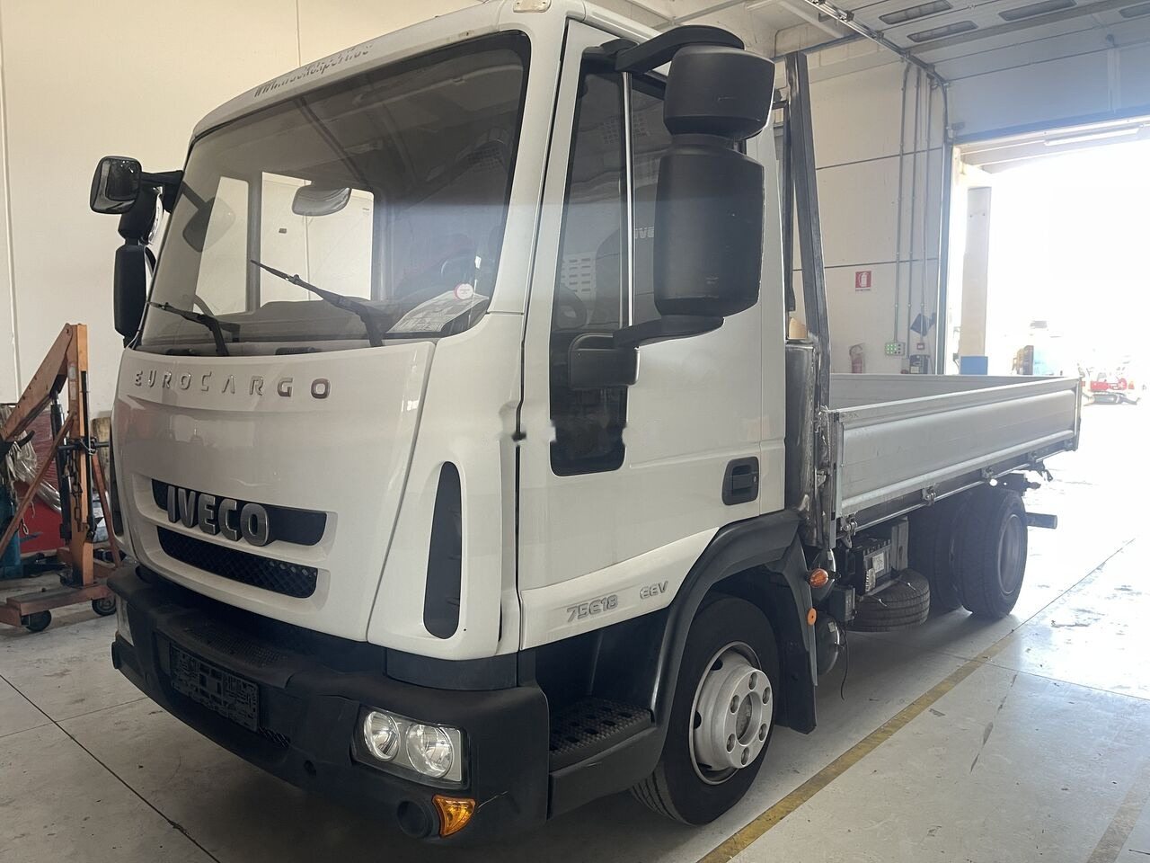 IVECO EuroCargo 75E18 - Camion benne: photos 2 IVECO EuroCargo 75E18 - Camion benne: photos 2