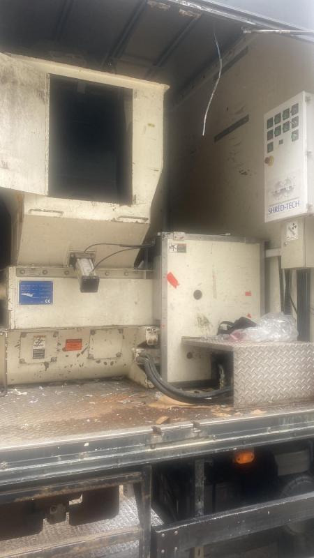 DAF LF 55-220 18 Ton Boxvan Fitted paper and Fabric Shredding Machine - Camion fourgon, Véhicule de voirie/ Spécial: photos 3 DAF LF 55-220 18 Ton Boxvan Fitted paper and Fabric Shredding Machine - Camion fourgon, Véhicule de voirie/ Spécial: photos 3