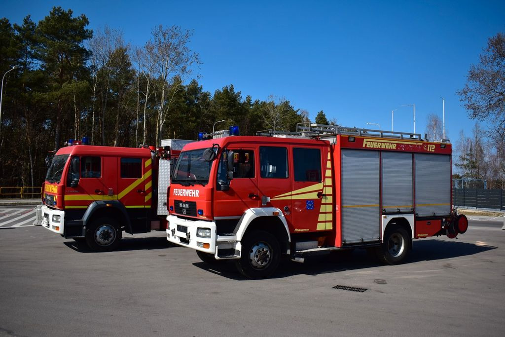 MAN 4x4 Firetruck Feuerwehr DOKA Expedition Camper - Camion de pompier: photos 1 MAN 4x4 Firetruck Feuerwehr DOKA Expedition Camper - Camion de pompier: photos 1