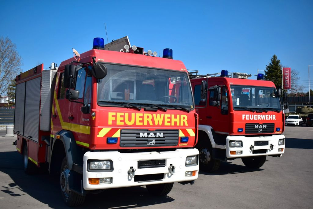 MAN 4x4 Firetruck Feuerwehr DOKA Expedition Camper - Camion de pompier: photos 5 MAN 4x4 Firetruck Feuerwehr DOKA Expedition Camper - Camion de pompier: photos 5
