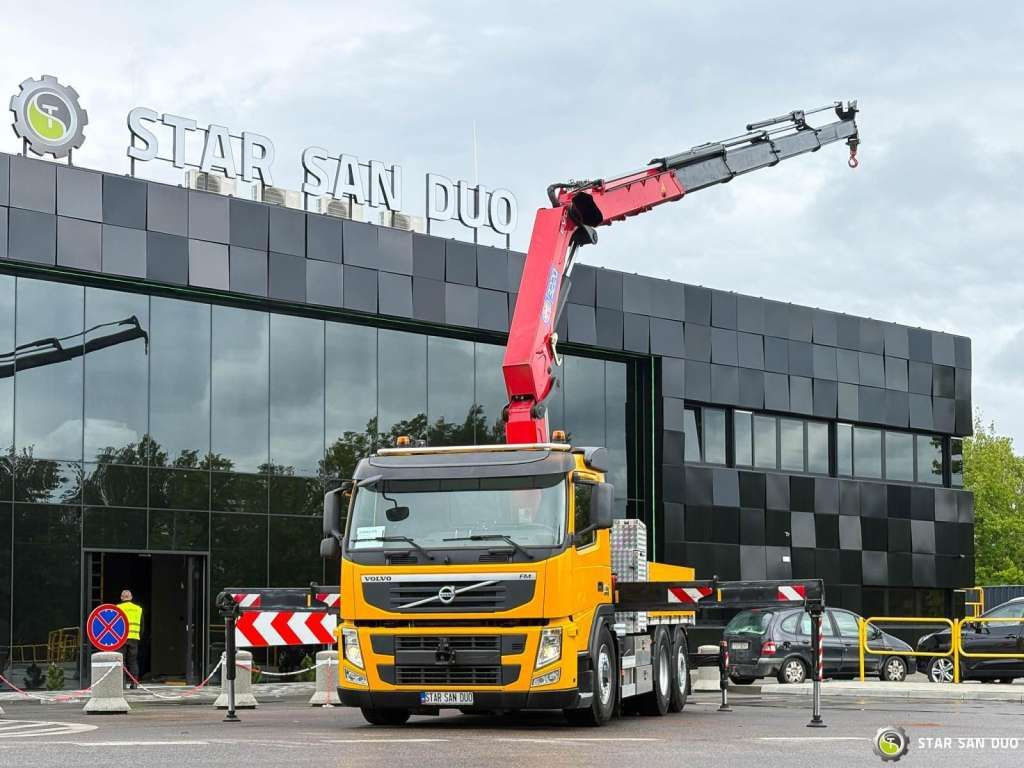 Volvo FM 460 6x4x4 HMF 3220 Crane HDS - Tracteur routier: photos 1 Volvo FM 460 6x4x4 HMF 3220 Crane HDS - Tracteur routier: photos 1